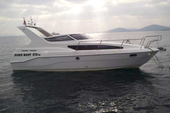 850CC Cabin Cruiser - Euro Boat