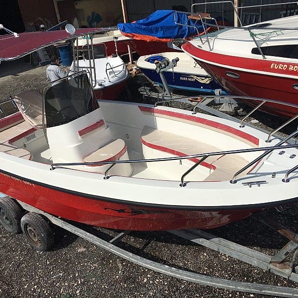 600 Center Console 2019