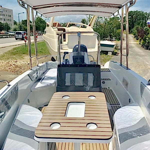 600 Center Console 2019