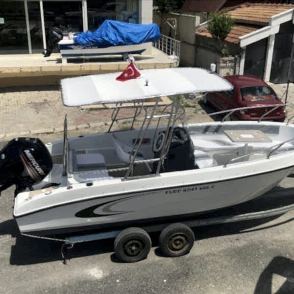 600 Center Console 2019