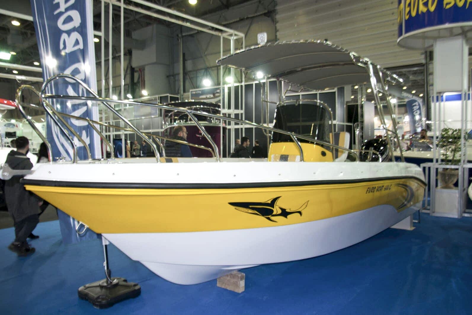 600 Center Console 2019