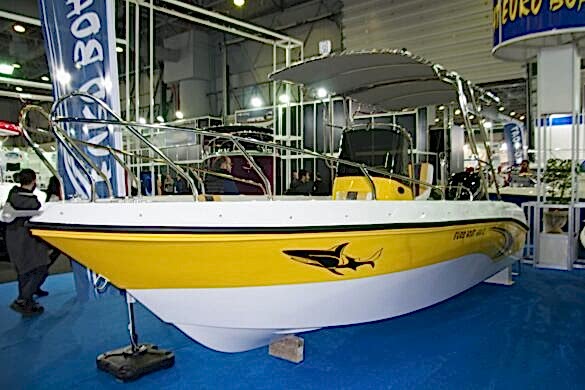 600 Center Console 2019