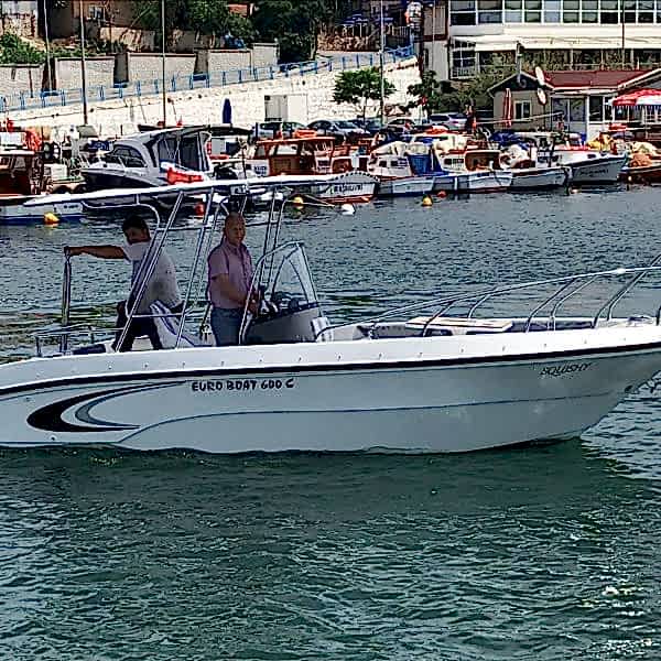 600 Center Console 2019