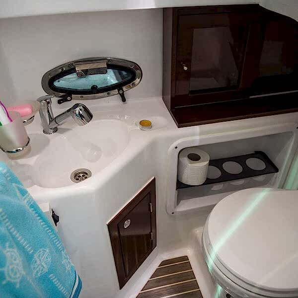 760HT Hard Top | Motoryat